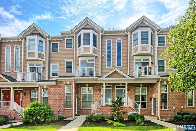 377 Kingston Court, West New York, NJ 07093