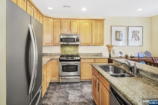 377 Kingston Court, West New York, NJ 07093