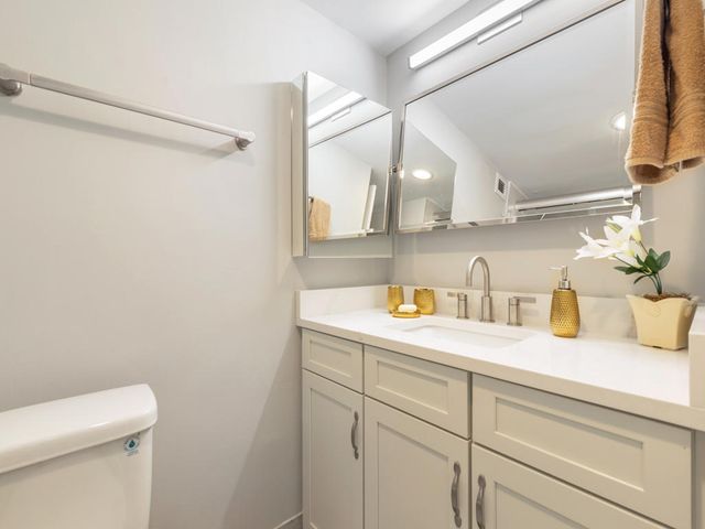 3520 S Ocean Boulevard H404, South Palm Beach, FL 33480