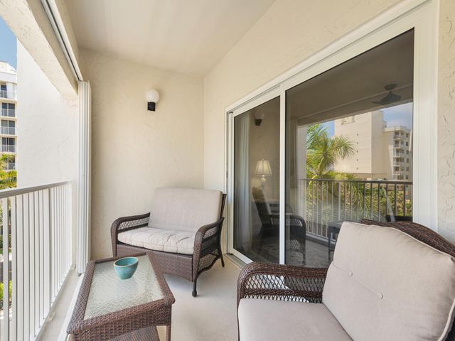 3520 S Ocean Boulevard H404, South Palm Beach, FL 33480