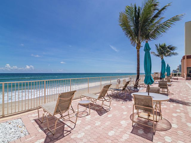 3520 S Ocean Boulevard H404, South Palm Beach, FL 33480