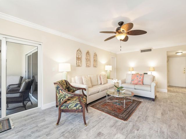 3520 S Ocean Boulevard H404, South Palm Beach, FL 33480