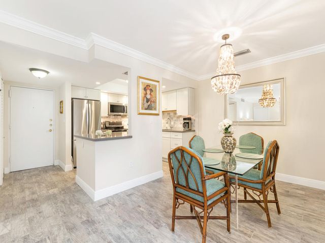 3520 S Ocean Boulevard H404, South Palm Beach, FL 33480