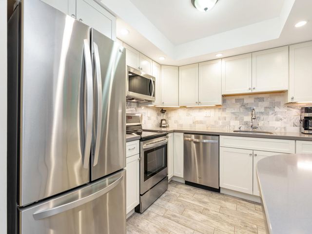 3520 S Ocean Boulevard H404, South Palm Beach, FL 33480
