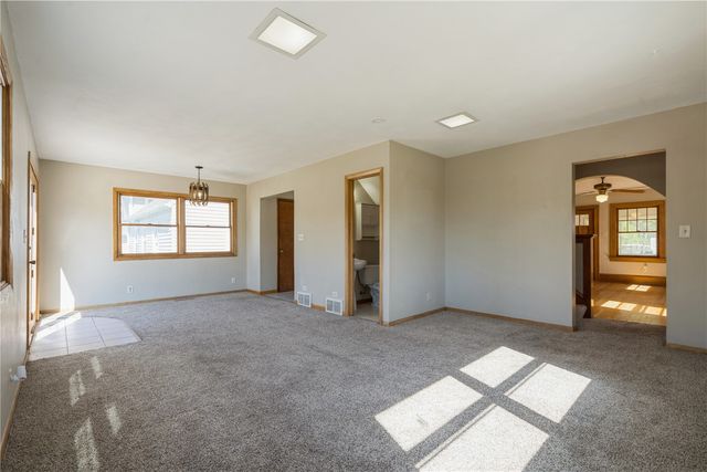 615 34th Street NE, Cedar Rapids, IA 52402