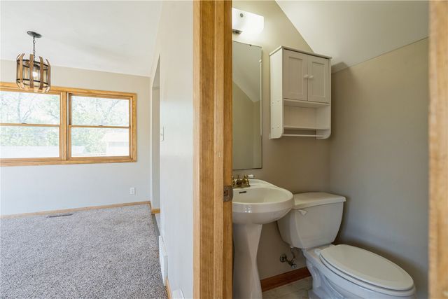 615 34th Street NE, Cedar Rapids, IA 52402