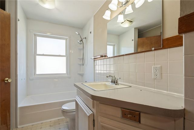 615 34th Street NE, Cedar Rapids, IA 52402