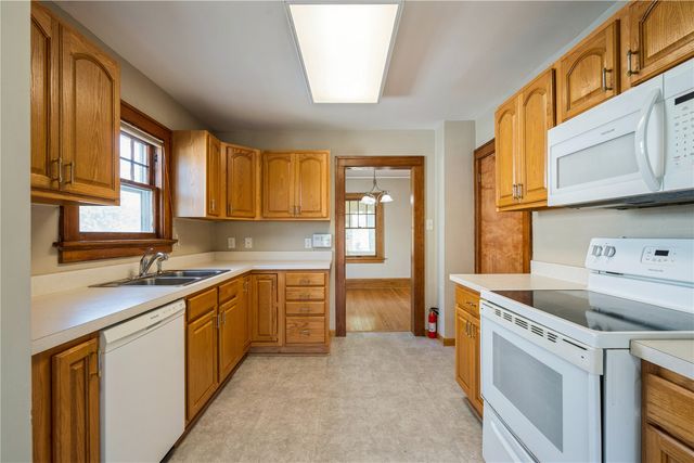 615 34th Street NE, Cedar Rapids, IA 52402