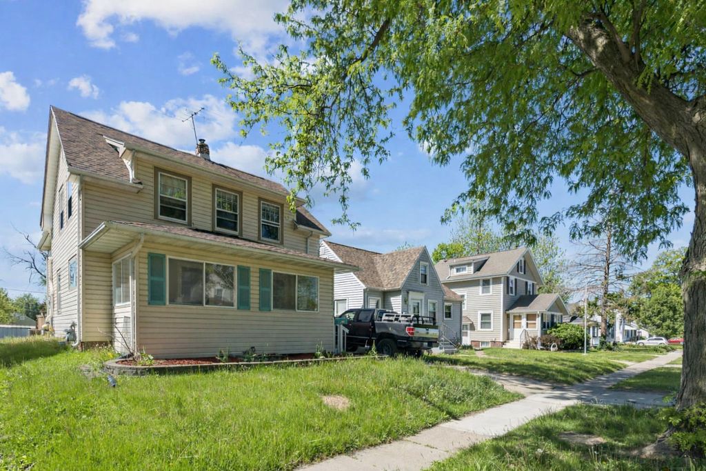 615 34th Street NE, Cedar Rapids, IA 52402