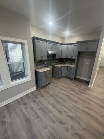 1311 E 71st Place, Chicago, IL 60619