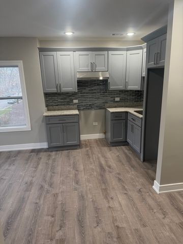 1311 E 71st Place, Chicago, IL 60619