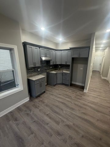 1311 E 71st Place, Chicago, IL 60619