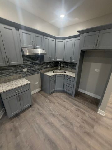 1311 E 71st Place, Chicago, IL 60619