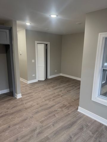 1311 E 71st Place, Chicago, IL 60619