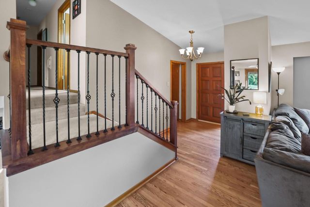 N77W15736 Crossway DRIVE, Menomonee Falls, WI 53051