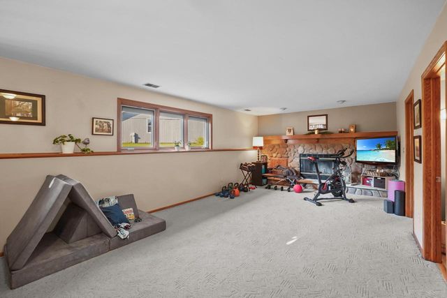 N77W15736 Crossway DRIVE, Menomonee Falls, WI 53051