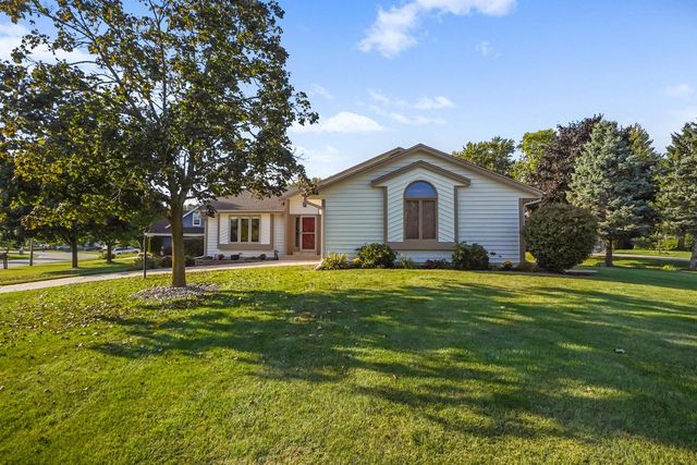 N77W15736 Crossway DRIVE, Menomonee Falls, WI 53051