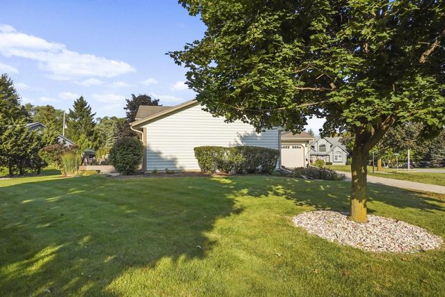 N77W15736 Crossway DRIVE, Menomonee Falls, WI 53051