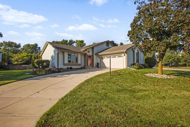 N77W15736 Crossway DRIVE, Menomonee Falls, WI 53051