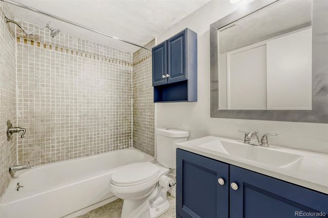 875 S Quebec Street 4, Denver, CO 80247