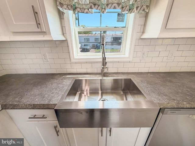 3201 CLAYSBURG DR, Morrisville, PA 19067