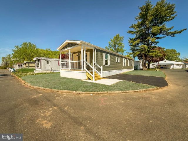 3201 CLAYSBURG DR, Morrisville, PA 19067