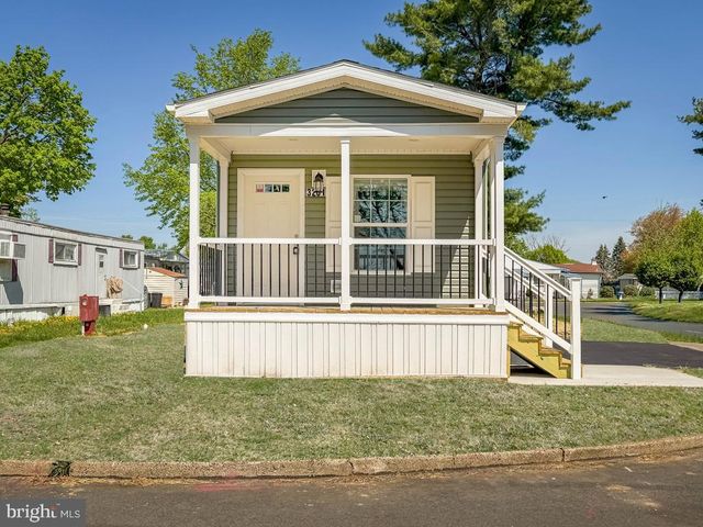 3201 CLAYSBURG DR, Morrisville, PA 19067
