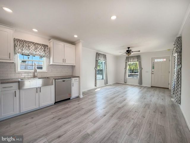 3201 CLAYSBURG DR, Morrisville, PA 19067