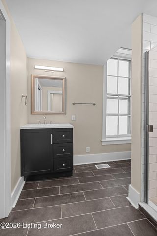 1037 S 4th St APT 2, Louisville, KY 40203