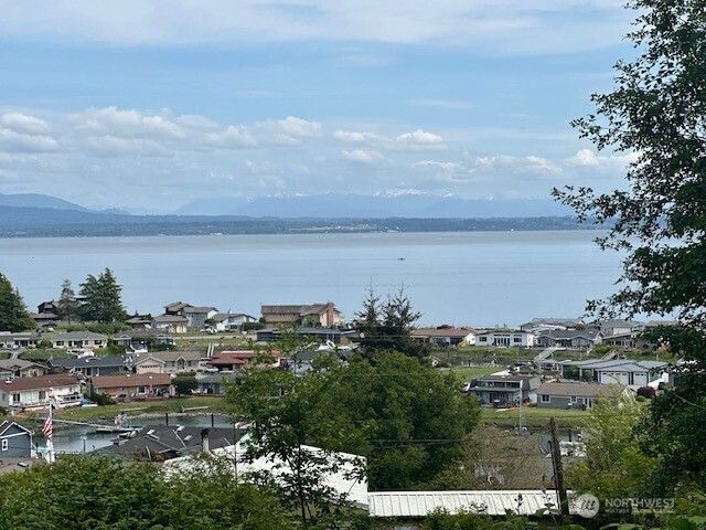 1823 Polnell Road, Oak Harbor, WA 98277