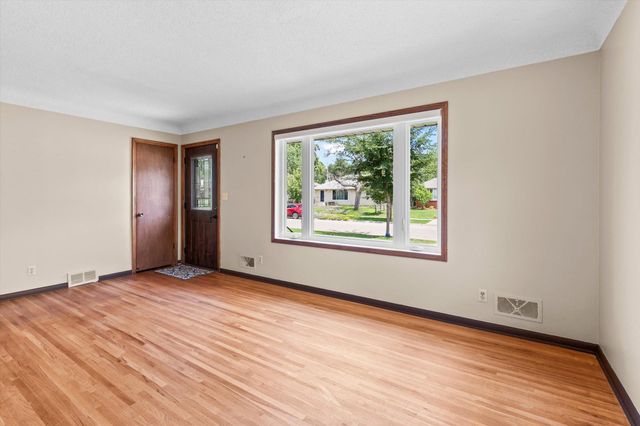 1561 Chamber Street, Saint Paul, MN 55106