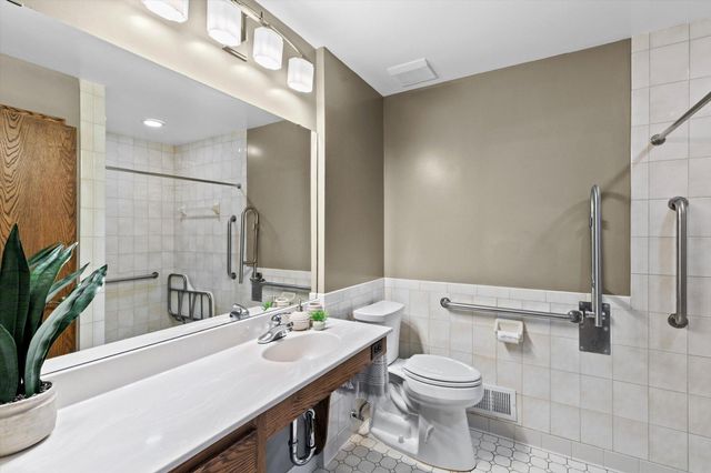 1561 Chamber Street, Saint Paul, MN 55106