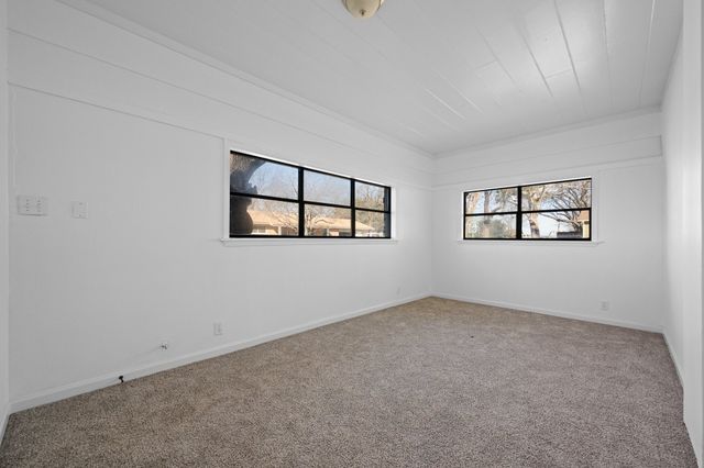 108 Hilltop Drive, Grandview, TX 76050