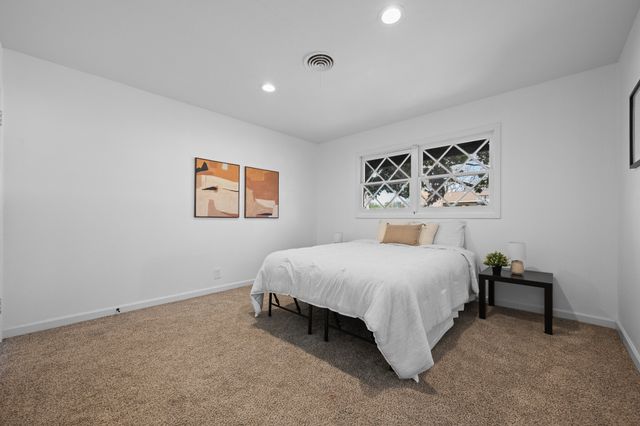 108 Hilltop Drive, Grandview, TX 76050