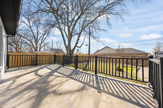 108 Hilltop Drive, Grandview, TX 76050