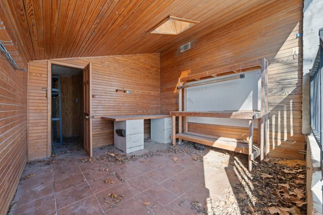 108 Hilltop Drive, Grandview, TX 76050