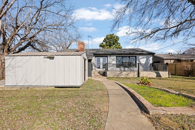 108 Hilltop Drive, Grandview, TX 76050