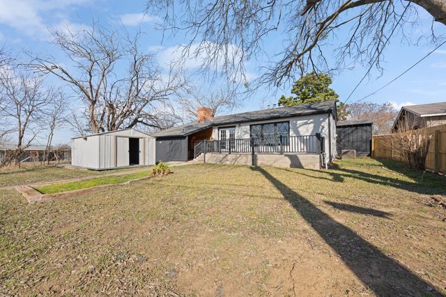 108 Hilltop Drive, Grandview, TX 76050