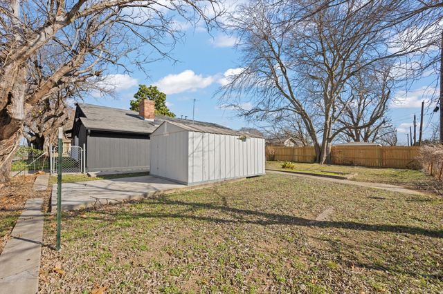 108 Hilltop Drive, Grandview, TX 76050