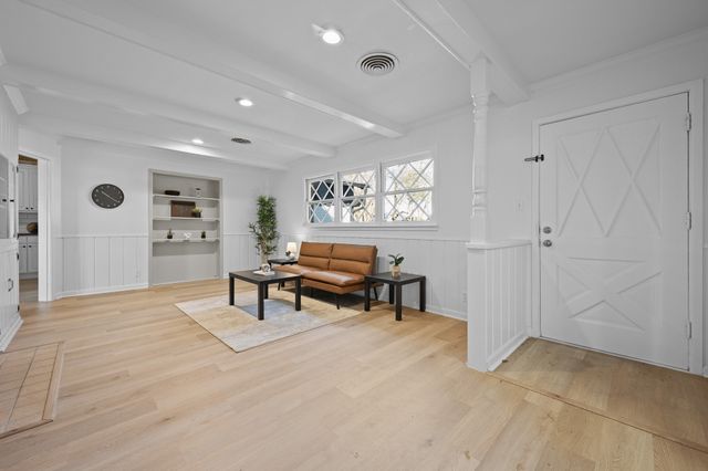 108 Hilltop Drive, Grandview, TX 76050