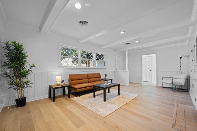 108 Hilltop Drive, Grandview, TX 76050