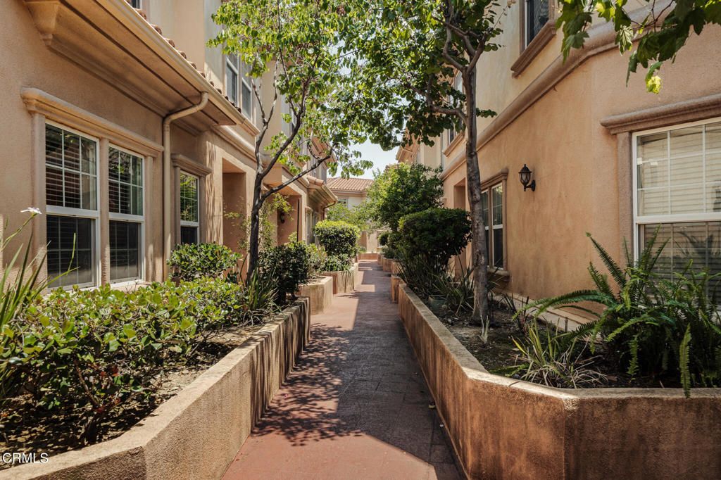Image 1 of property listing at 3974 Pennsylvania Avenue 110, La Crescenta, CA 91214