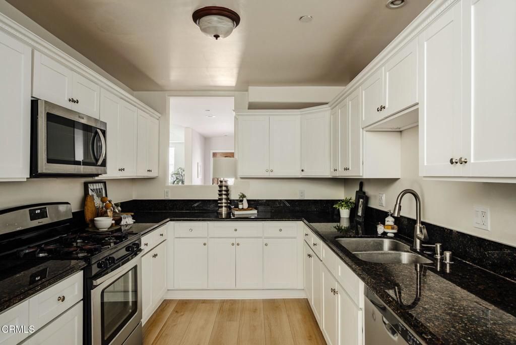 Image 13 of property listing at 3974 Pennsylvania Avenue 110, La Crescenta, CA 91214