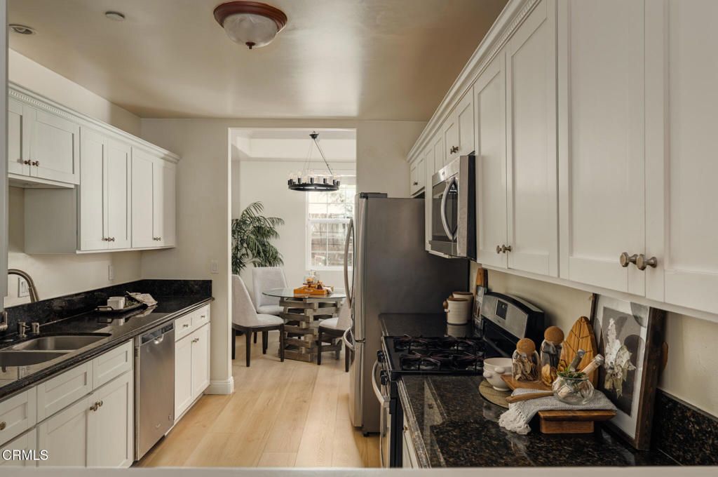 Image 14 of property listing at 3974 Pennsylvania Avenue 110, La Crescenta, CA 91214
