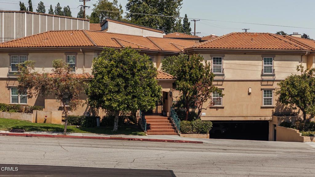 Image 34 of property listing at 3974 Pennsylvania Avenue 110, La Crescenta, CA 91214