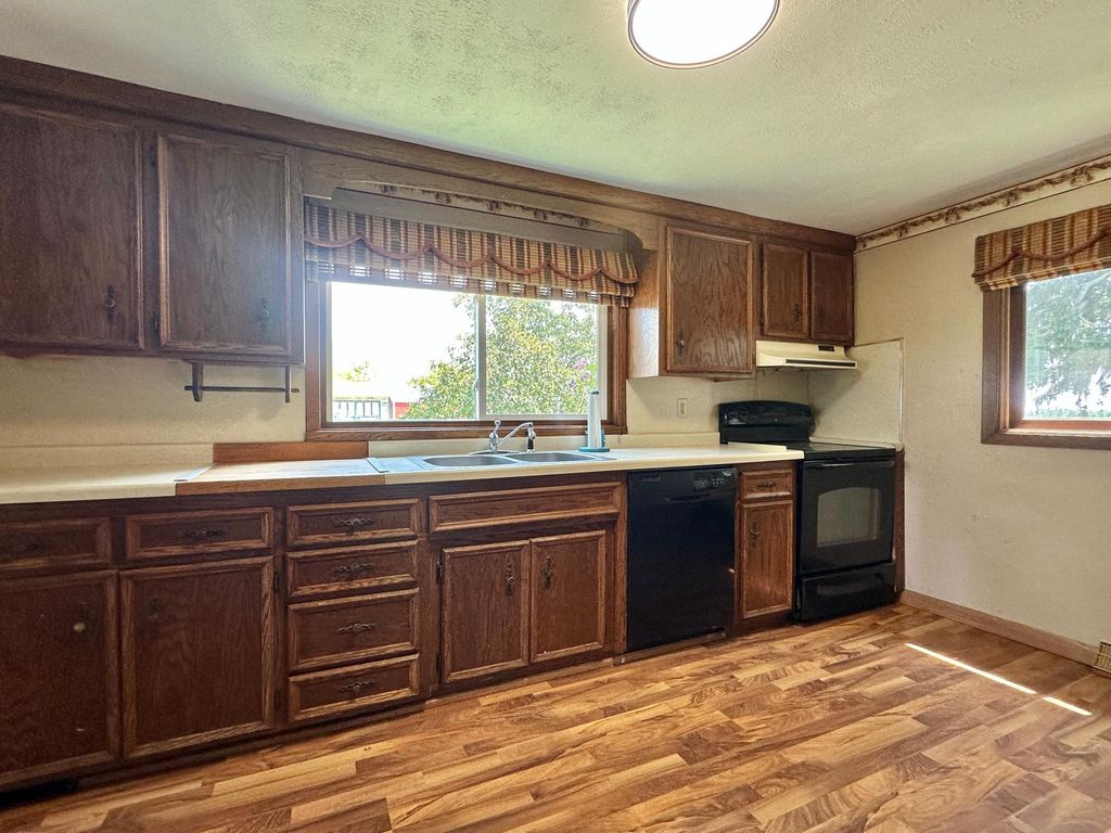 Image 12 of property listing at 312 10th Street, Clear Lake, WI 54005