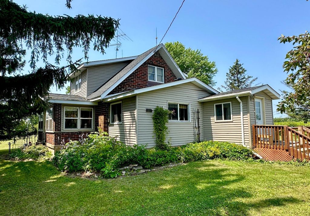 Image 2 of property listing at 312 10th Street, Clear Lake, WI 54005
