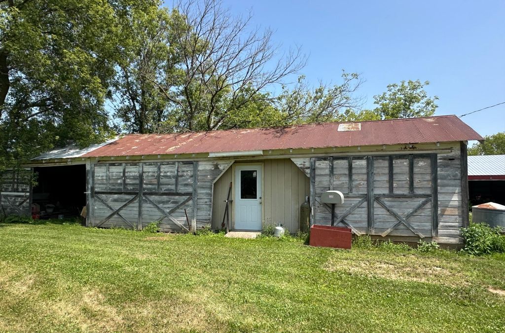 Image 28 of property listing at 312 10th Street, Clear Lake, WI 54005