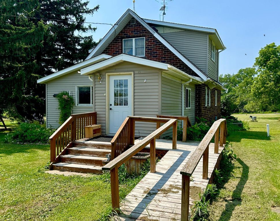 Image 3 of property listing at 312 10th Street, Clear Lake, WI 54005