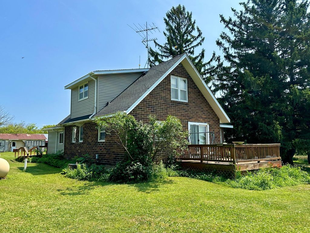 Image 5 of property listing at 312 10th Street, Clear Lake, WI 54005